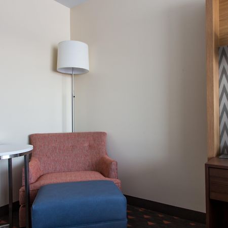 Holiday Inn Hotel & Suites - Mount Pleasant By Ihg Eksteriør billede