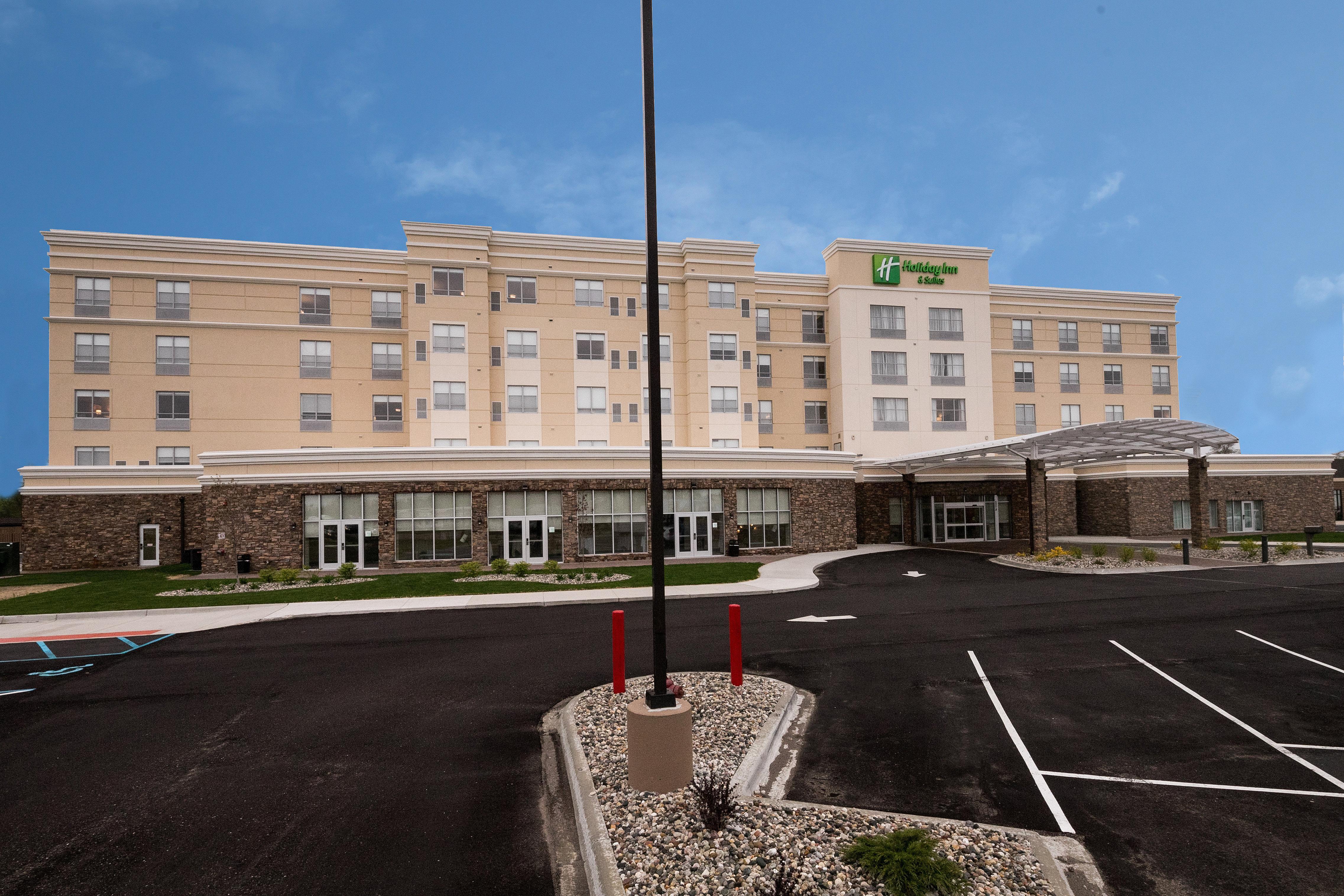 Holiday Inn Hotel & Suites - Mount Pleasant By Ihg Eksteriør billede