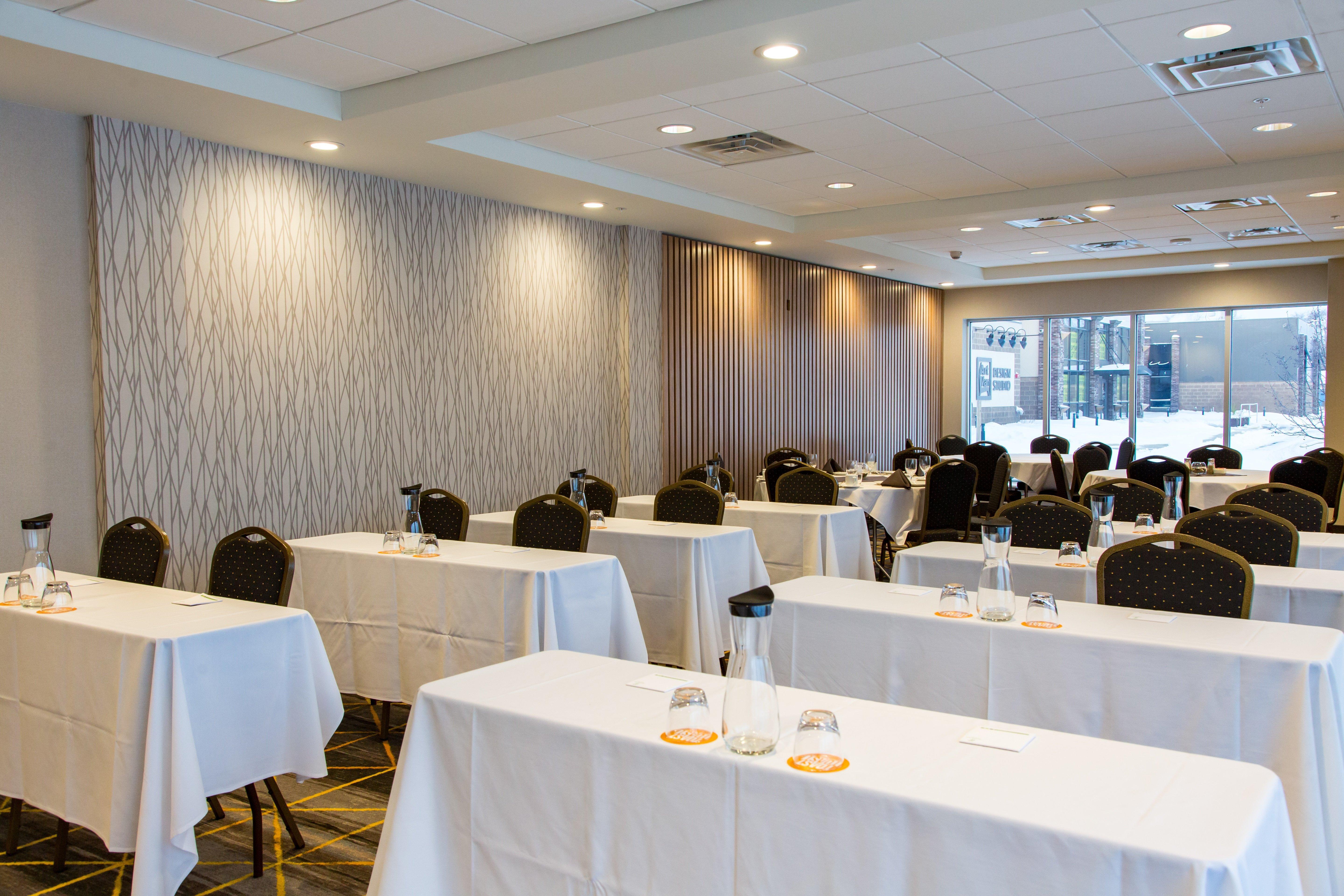 Holiday Inn Hotel & Suites - Mount Pleasant By Ihg Eksteriør billede