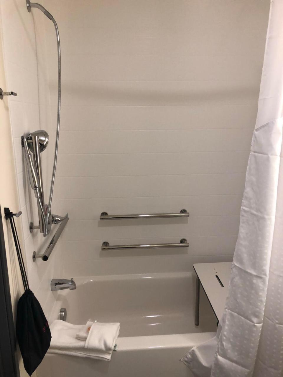 Holiday Inn Hotel & Suites - Mount Pleasant By Ihg Eksteriør billede